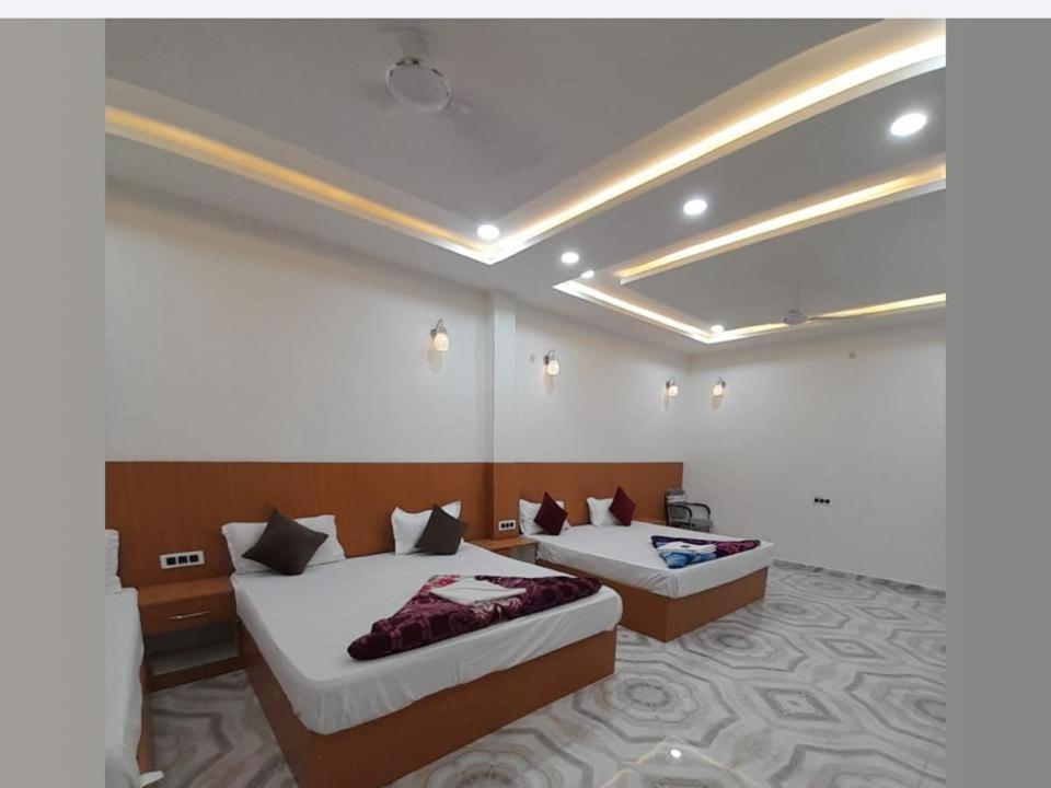 The Nirmala Palace Hotel Ayodhya Bagian luar foto