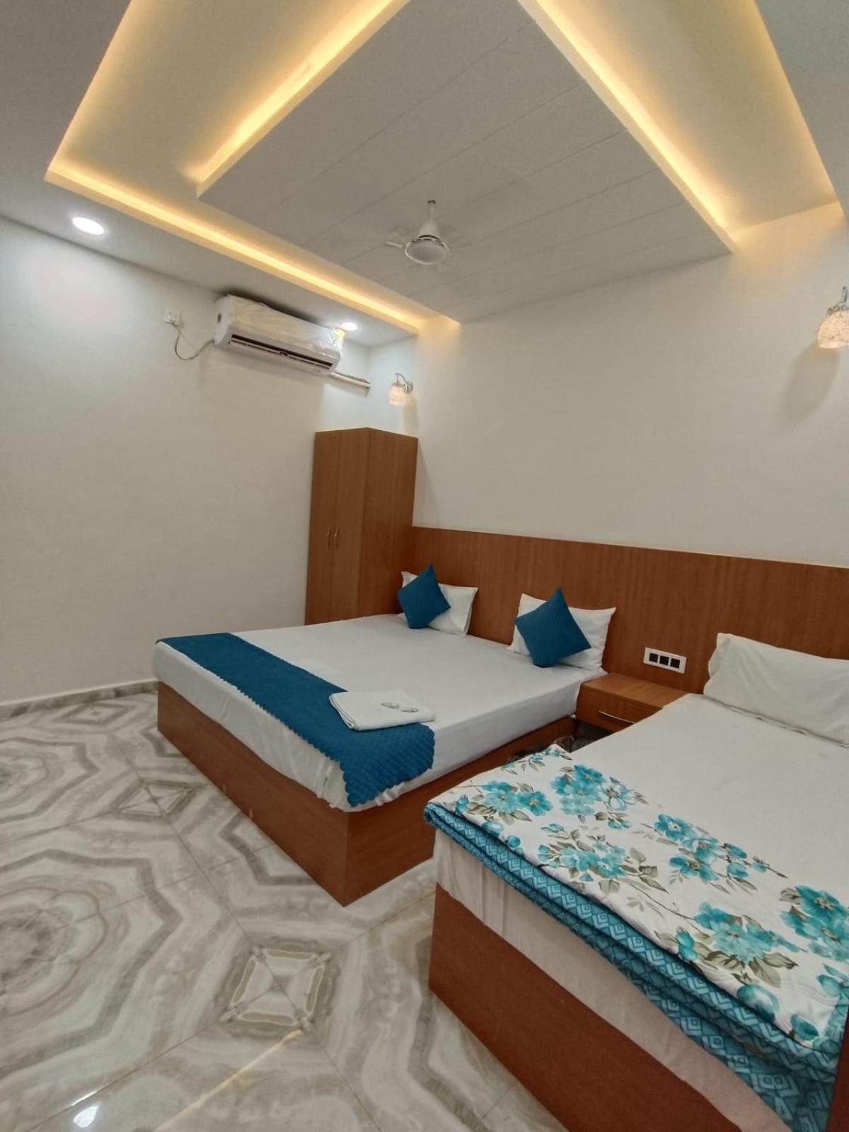 The Nirmala Palace Hotel Ayodhya Bagian luar foto