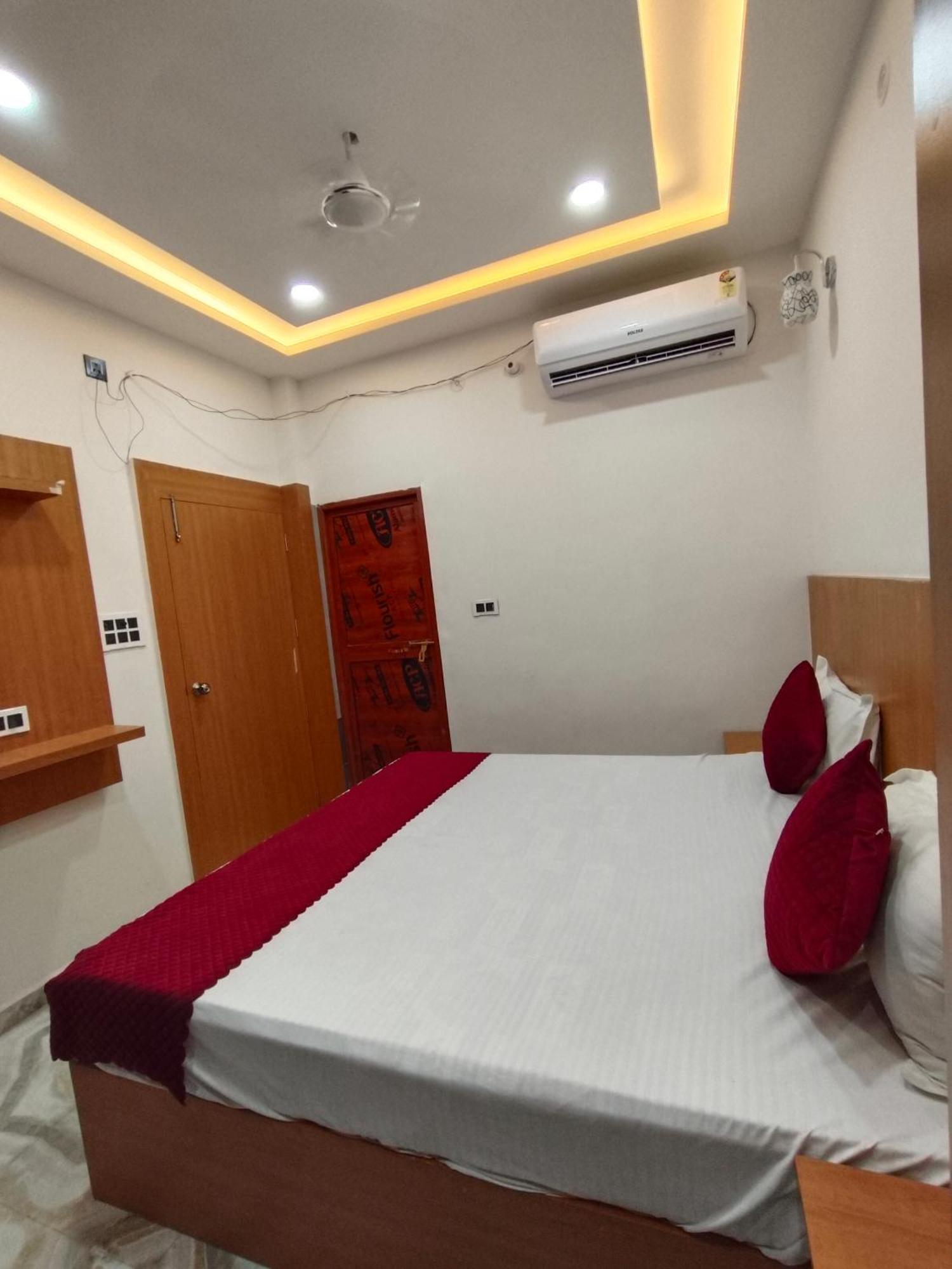 The Nirmala Palace Hotel Ayodhya Bagian luar foto
